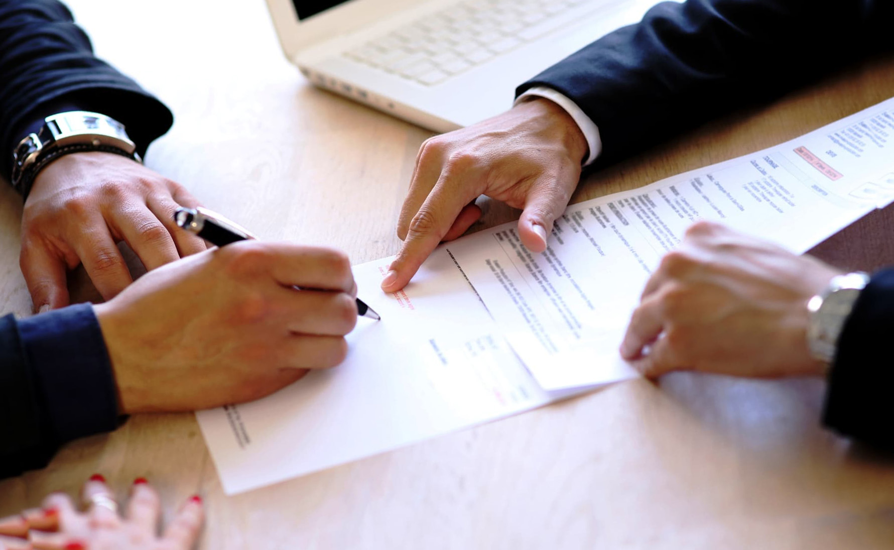 КТО ИМЕЕТ ПРАВО ПОДПИСЫВАТЬ ДОГОВОР?